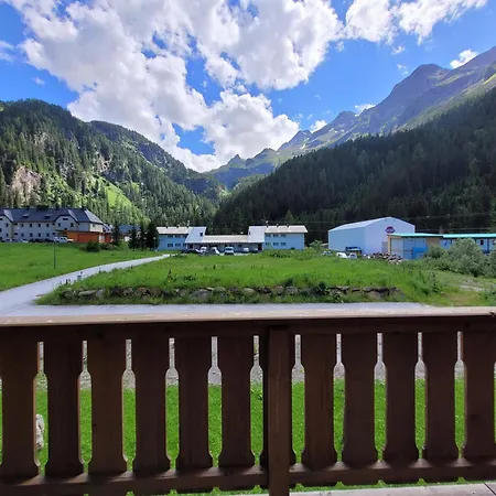 Tauerndorf Enzingerboden Ski In&Out - Steinbock Lodges Chambre photo